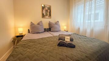 1 Schlafzimmer, Schreibtisch, BĂŒgeleisen/BĂŒgelbrett, kostenloses WLAN