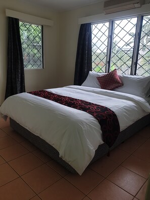 2 bedrooms, iron/ironing board, WiFi, bed sheets - 2-bedroom apartment with AC, WiFi in awesome Nadi. Family-friendly. (Nadi)