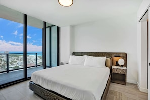 2 habitaciones, tabla de planchar con plancha, cuna de viaje y wifi 