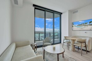 TV - Luxe 2BR/2BA Retreat at 72 Park – Balcony & Gym (Miami Beach)