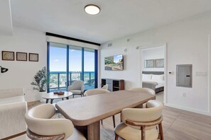 Dining - 72 Park Luxury – Stylish 2BR Condo Above the City (Miami Beach)