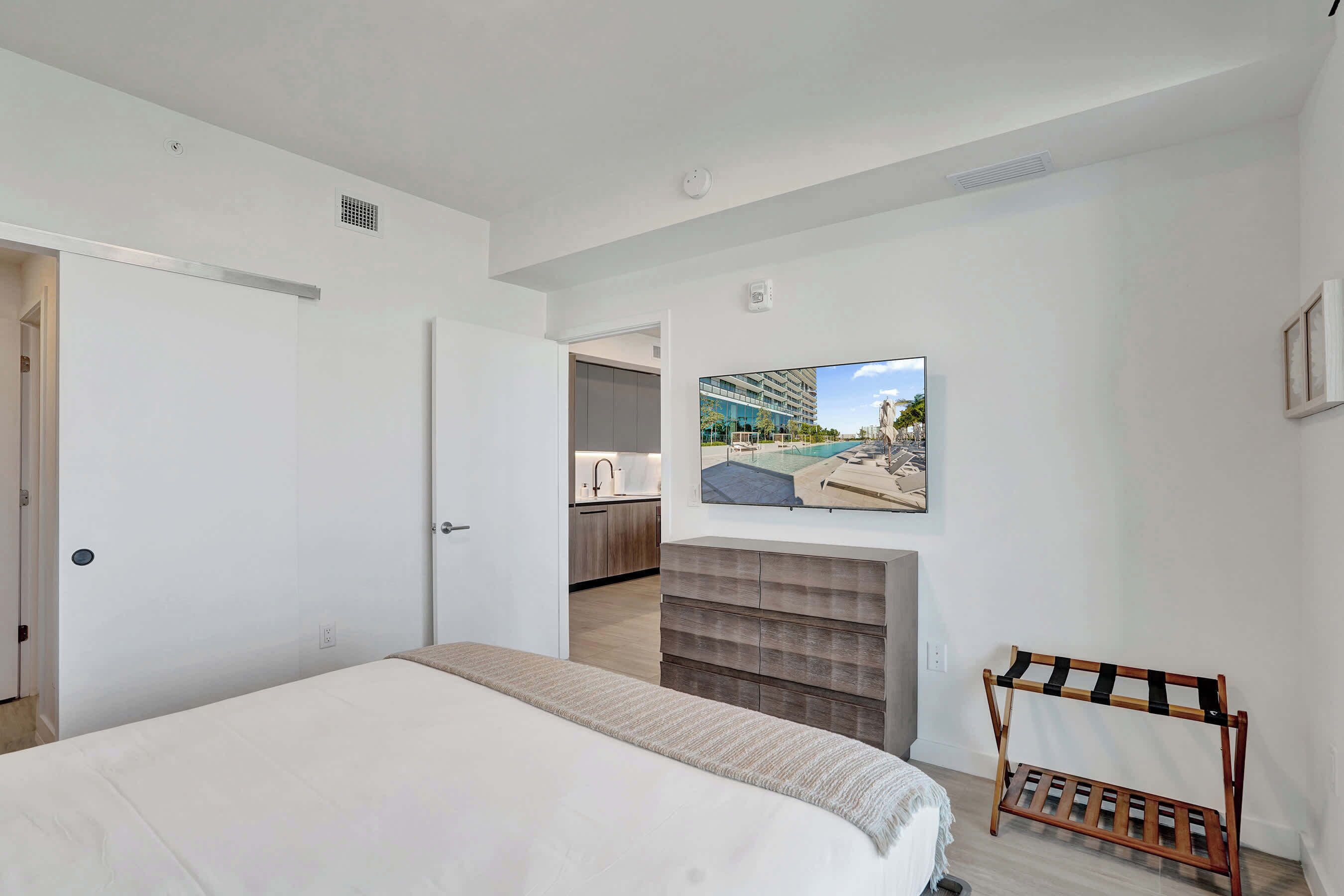 2 habitaciones, tabla de planchar con plancha, cuna de viaje y wifi 
