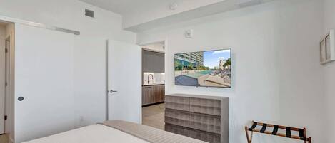 2 habitaciones, tabla de planchar con plancha, cuna de viaje y wifi