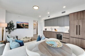 Interior - NEW: Stylish 2BR/2BA in the Heart of Miami Beach (Miami Beach)