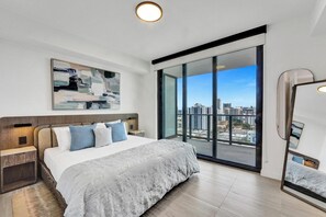 2 bedrooms, iron/ironing board, travel crib, WiFi - NEW: Stylish 2BR/2BA in the Heart of Miami Beach (Miami Beach)