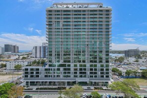 Exterior - NEW: Stylish 2BR/2BA in the Heart of Miami Beach (Miami Beach)