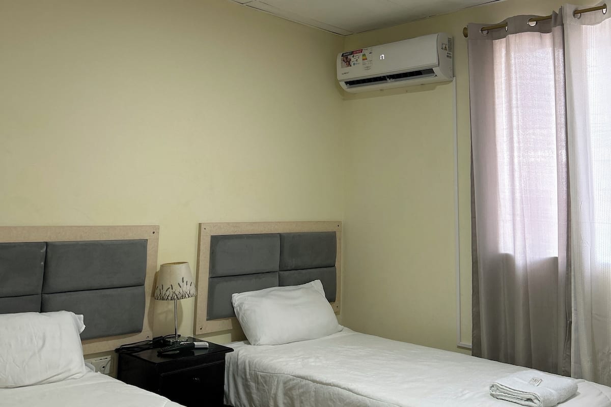 Basic Twin Room, Non Smoking