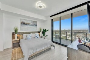 4 habitaciones, tabla de planchar con plancha, cuna de viaje y wifi 