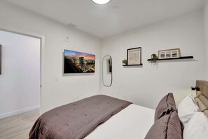 1 chambre, fer et planche à repasser, lit parapluie, Wi-Fi