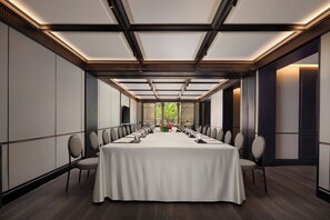 ฝ่ายต้อนรับ