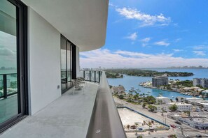Property grounds - NEW: Stylish Penthouse 2BR/2BA in Miami Beach (Miami Beach)