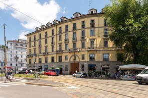 Bathroom - Sabotino In Porta Romana 1 BR apt by Halldis (Milan)