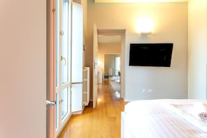 1 bedroom, iron/ironing board, travel cot, free WiFi