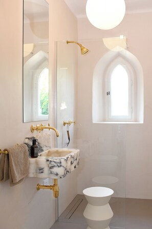 Shower, jetted bath, hair dryer, bidet - Villa Mia - Design Villa with Views in the Heart of Tuscany. (Lucca)