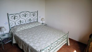 1 slaapkamer, een strijkplank/strijkijzer, gratis wifi, beddengoed