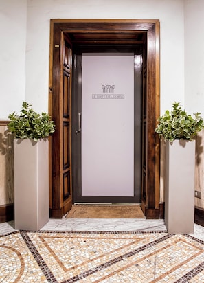 Front of property - Boutique Aparthotel By OSPITAMI (Milan)