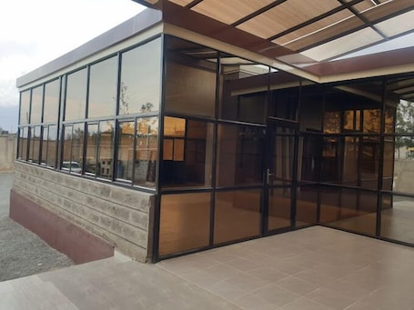 Exterior. 401 Restaurant & Accommodation