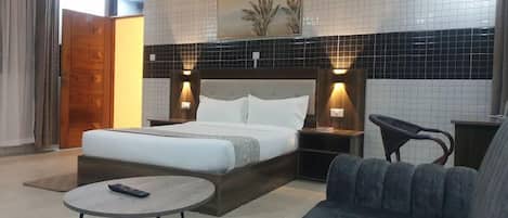 Deluxe Double Room | Free WiFi, bed sheets