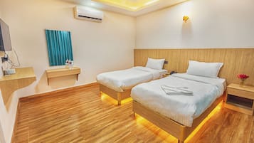 Deluxe Twin Room, Balcony | In-room safe, blackout drapes, free WiFi
