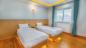 Deluxe Twin Room, Balcony | In-room safe, blackout drapes, free WiFi