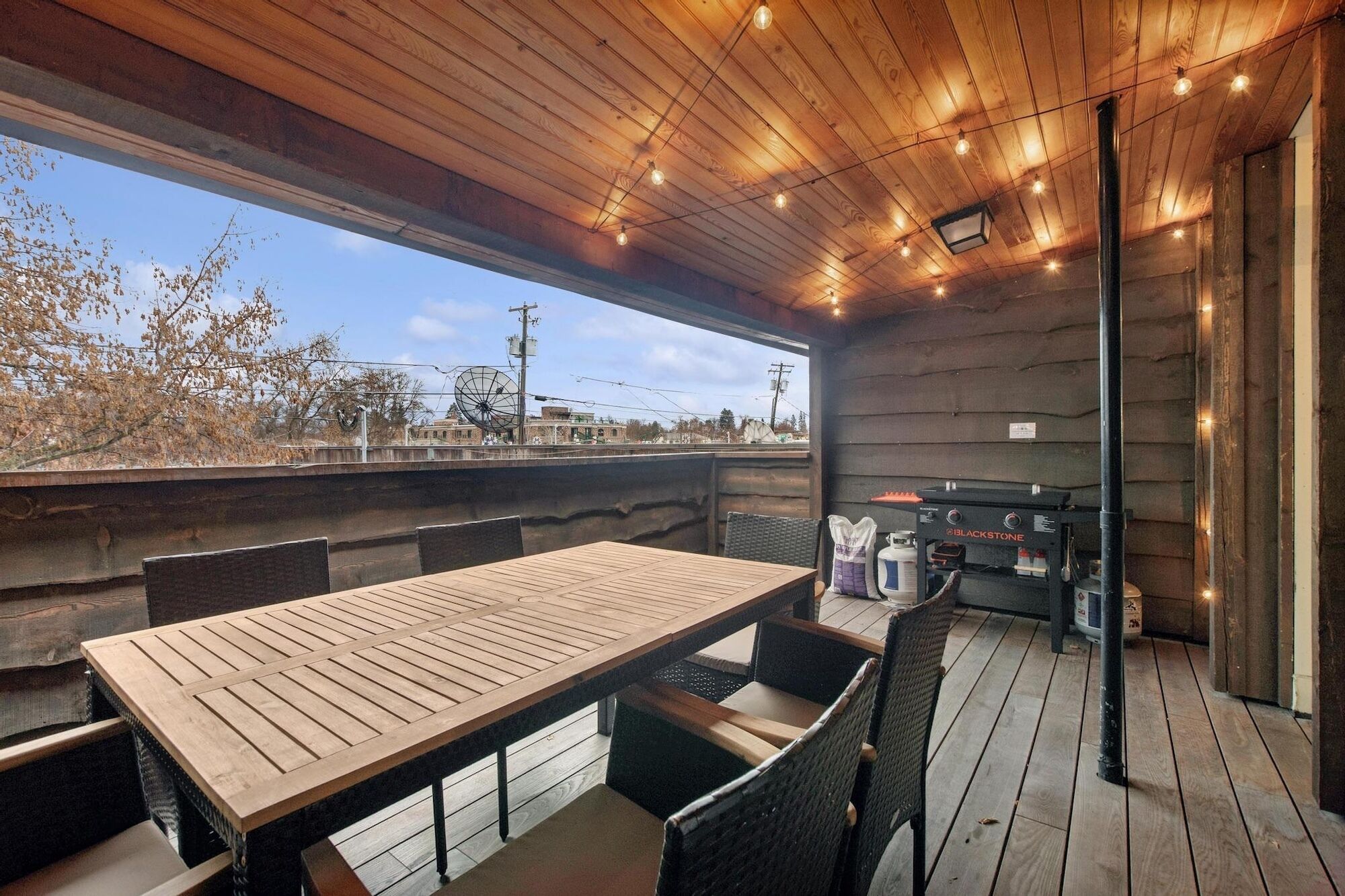 屋外ダイニングエリア