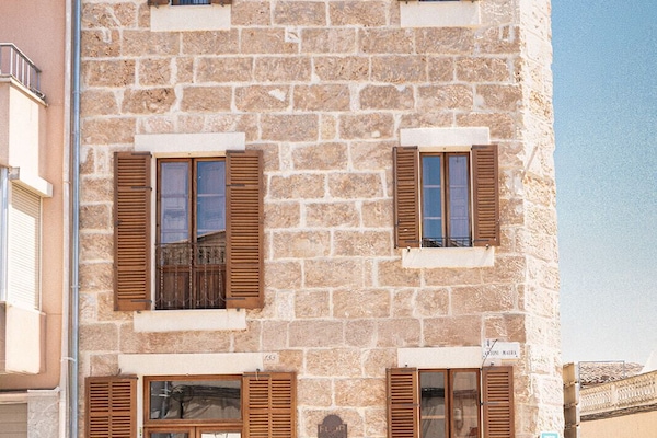 Vista frontal de la propiedad