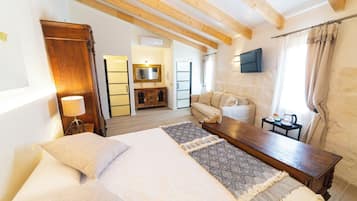 Junior Studio Suite | In-room safe, free WiFi