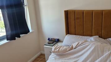 2 bedrooms, iron/ironing board, WiFi