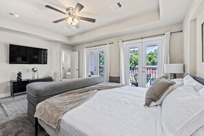 3 bedrooms, desk, iron/ironing board, free WiFi