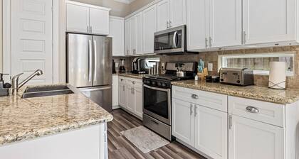 Near Med Center NRG | Balcony Yard Desk WiFi Games