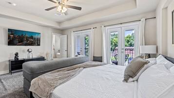 3 bedrooms, desk, iron/ironing board, WiFi (free)