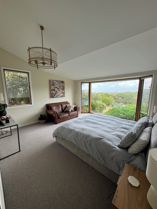 4 bedrooms, desk, iron/ironing board, free WiFi