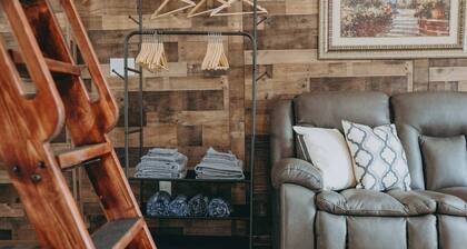 This newly renovated studio apartment is located off of Lincoln Highway in Paradise, making it an extremely central location for Lancaster County attractions. The unique decor and architecture gives it a one of a kind vibe.