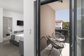 3 Schlafzimmer, Schreibtisch, Bügeleisen/Bügelbrett, Reisekinderbett