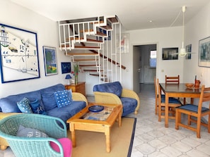 Fernseher, DVD-Player, Stereoanlage