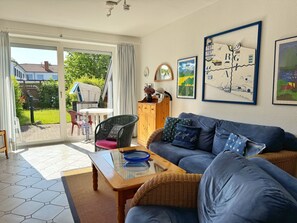 Fernseher, DVD-Player, Stereoanlage