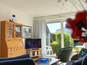 Fernseher, DVD-Player, Stereoanlage