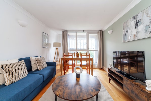 Apartment, 1 Bedroom | Living area