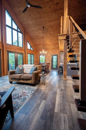 Smart TV, fireplace, offices - Waterfront Lakehouse | + EV Charger | AC | Backup Generator | (Mar)