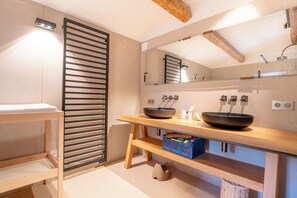 Shower, hair dryer, towels, soap - Exceptional villa with swimming pool - Direct access on foot to Château de la Gaude (Aix-en-Provence)
