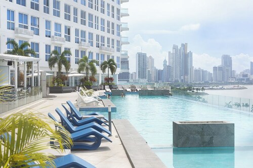 1 bdr apartment with amazing view of old town and the skyline city