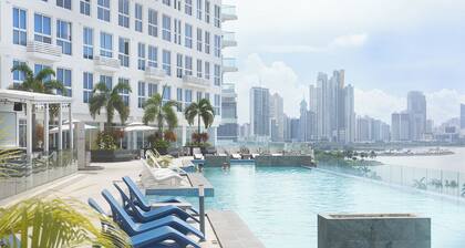 1 bdr apartment with amazing view of old town and the skyline city