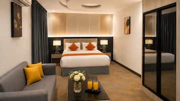 Deluxe Studio | Egyptian cotton sheets, premium bedding, pillowtop beds, minibar