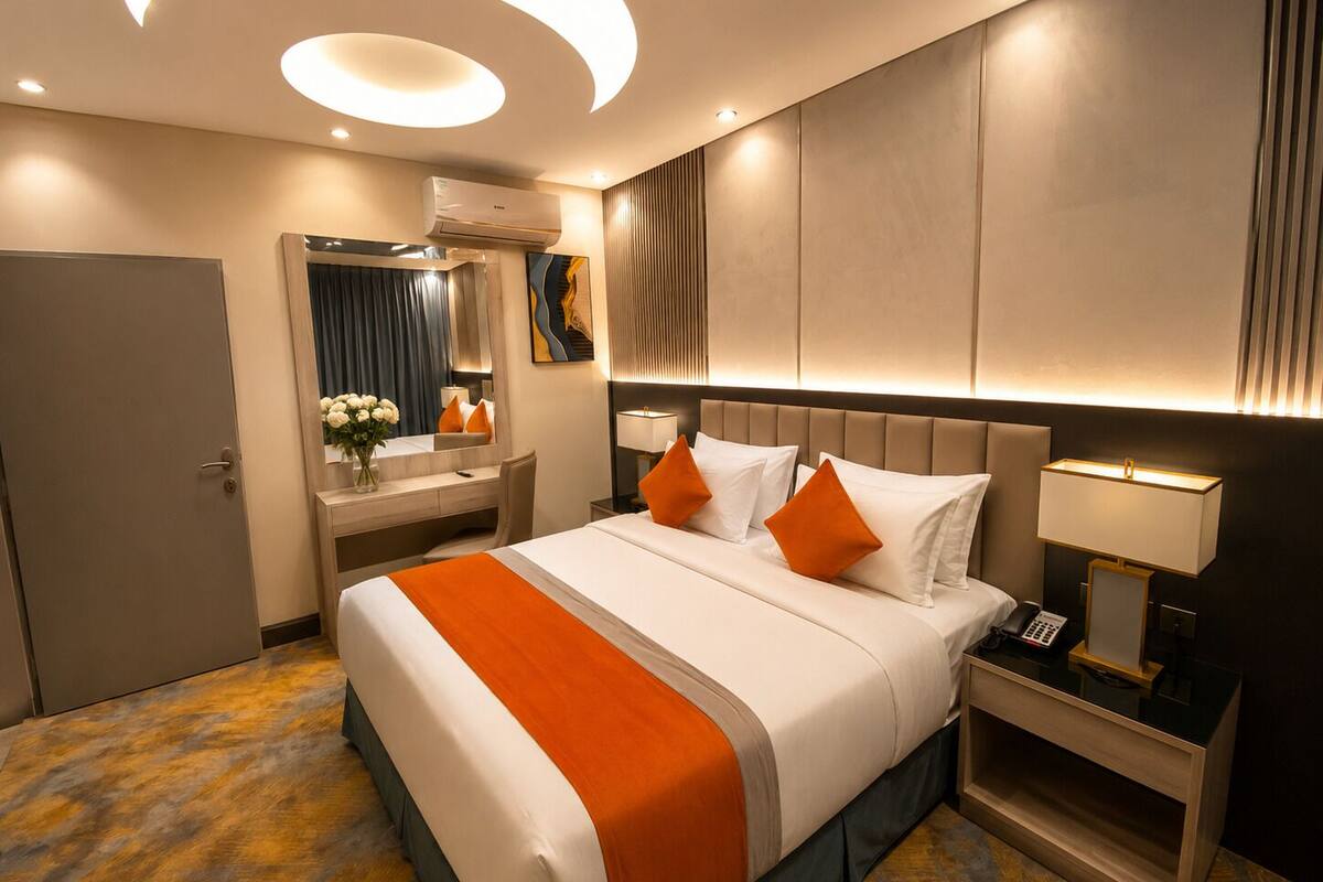 Honeymoon Suite | Egyptian cotton sheets, premium bedding, pillow-top beds, minibar