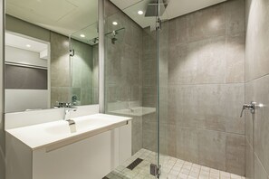 Appartement Deluxe, balcon, vue ville | Salle de bain