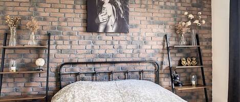 WiFi, bed sheets