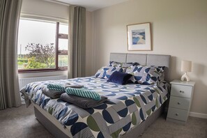 4 habitaciones, tabla de planchar con plancha, wifi y ropa de cama