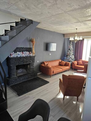 Televisión y chimenea