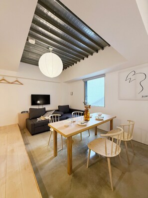 Design Studio, Balcony