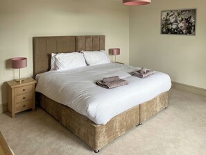 5 bedrooms, free WiFi - 5 bedroom accommodation in Wyberton (Wyberton)